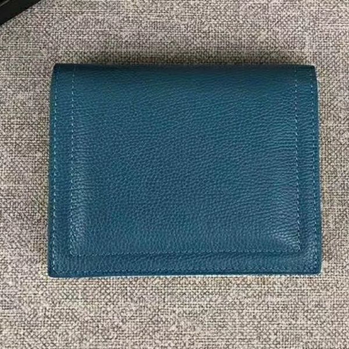 プラダ財布背面デザイン